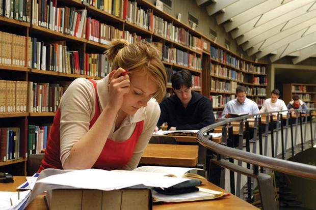12588_students_studying_in_university_library